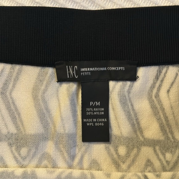 NWOT AZTEC PRINT SKIRT - Picture 2 of 2